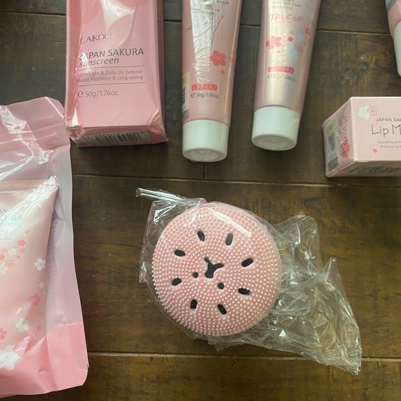 Sakura Skincare Set - Picture 7 of 9